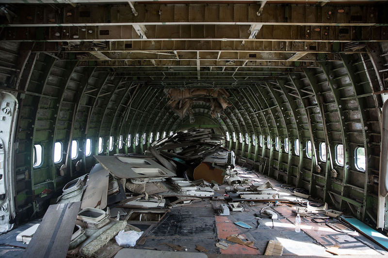 Illustration for article titled Bangkok's Homeless Are Turning These Decommissioned Airplanes Into Makeshift Homes